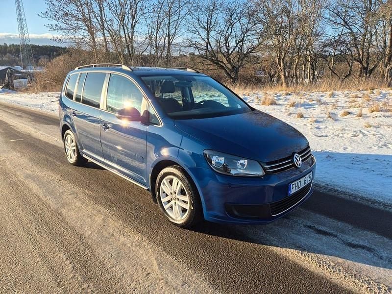 Begagnad VW Touran 105 HK (77 kW) 2012 Minibuss
