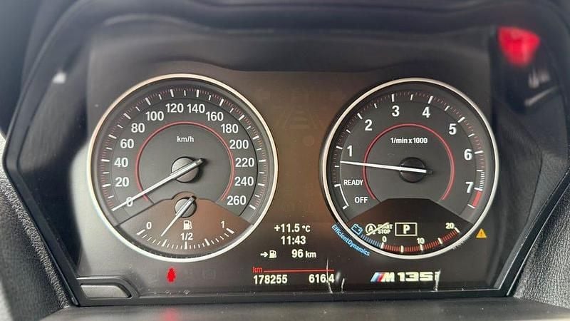 Begagnad BMW M135 326 HK (239 kW) 2016 Grå Halvkombi