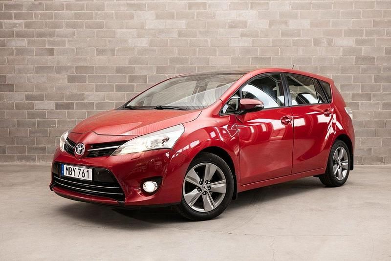 Mörkröd Begagnad 2013 Toyota Verso Business Edition Minibuss | 95 000 kr (Marknadspris) - Bild 1/4