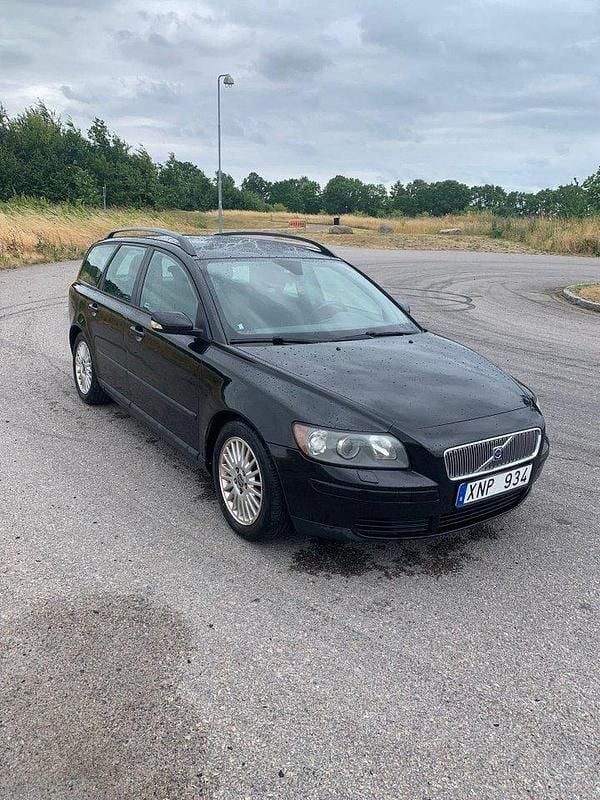 Svart Begagnad 2006 Volvo V50 Kombi | 34 000 kr (Marknadspris) - Bild 1/3
