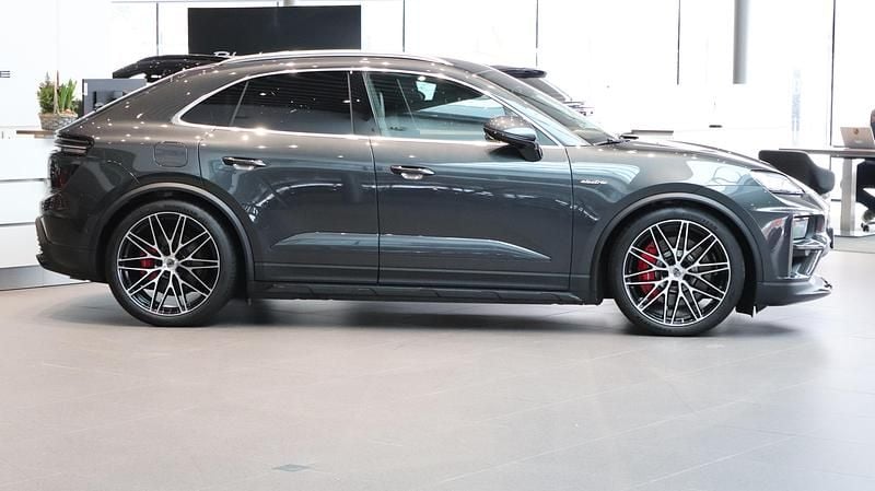 Begagnad Porsche Macan Turbo 469 kW (639 HK) 2025 Grå SUV