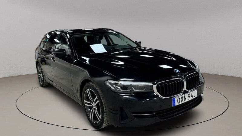 Svart Begagnad 2021 BMW 520 Kombi | 334 000 kr (Bra pris) - Bild 1/4