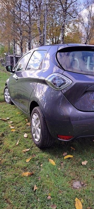 Grå Begagnad 2019 Renault Zoe Halvkombi | 70 000 kr (Superpris) - Bild 1/4