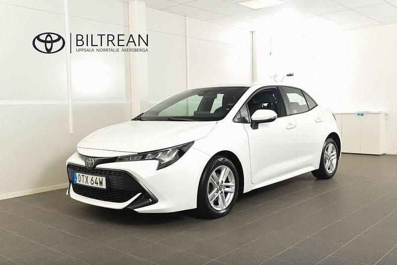 Vit Begagnad 2019 Toyota Corolla Active Halvkombi | 179 900 kr (Marknadspris) - Bild 1/4