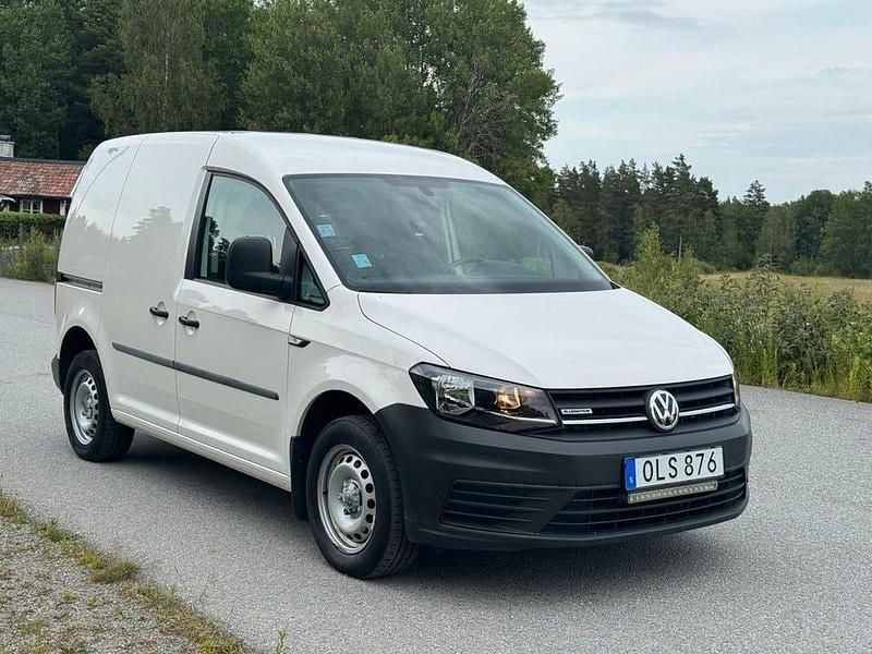 Vit Begagnad 2018 VW Caddy Minibuss | 104 900 kr (Bra pris) - Bild 1/4