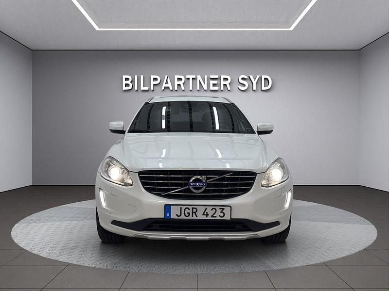 Vit Begagnad 2015 Volvo XC60 Ocean Race SUV | 209 900 kr (Marknadspris) - Bild 1/4