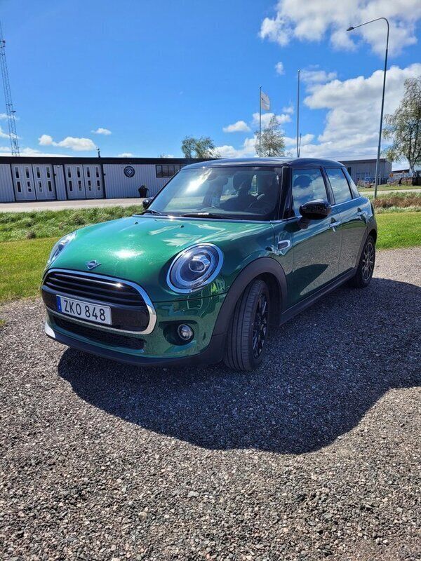 Grön Begagnad 2021 Mini Cooper Halvkombi | 199 000 kr (Marknadspris) - Bild 1/4