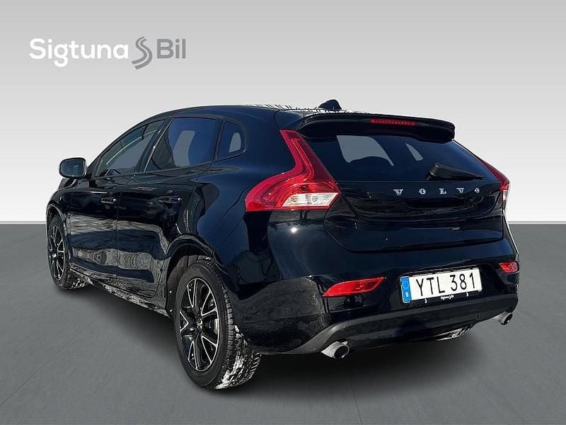 Begagnad Volvo V40 Kinetic 152 HK (111 kW) 2017 Svart Halvkombi