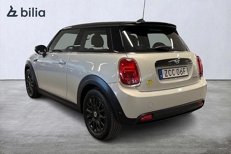 Begagnad Mini Cooper SE Classic 135 kW (184 HK) 2022 Silver Halvkombi