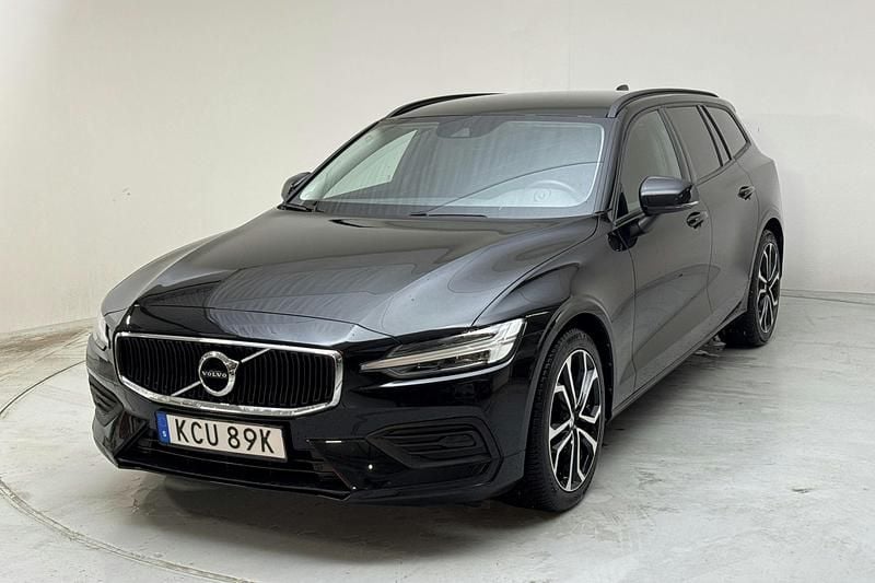 Svart Begagnad 2021 Volvo V60 Momentum Kombi | 274 900 kr (Bra pris) - Bild 1/4