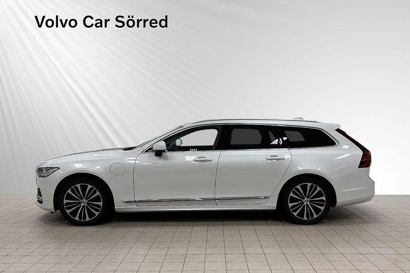 Begagnad Volvo V90 Core 355 HK (261 kW) 2023 Vit Kombi