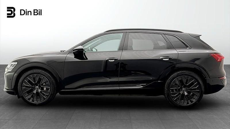Begagnad Audi e-tron S-Line 300 kW (408 HK) 2023 Svart SUV