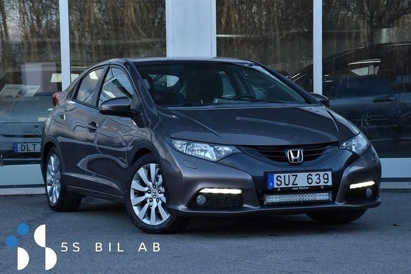 Grå Begagnad 2013 Honda Civic Sport Halvkombi | 74 900 kr (Marknadspris) - Bild 1/3