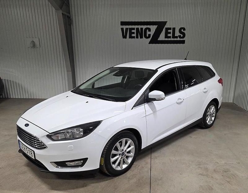 Vit Begagnad 2018 Ford Focus Titanium Kombi | 159 000 kr (Marknadspris) - Bild 1/4
