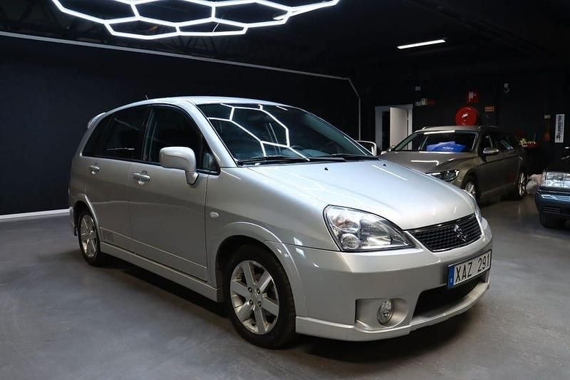 Silver Begagnad 2005 Suzuki Liana Halvkombi | 69 900 kr - Bild 1/4