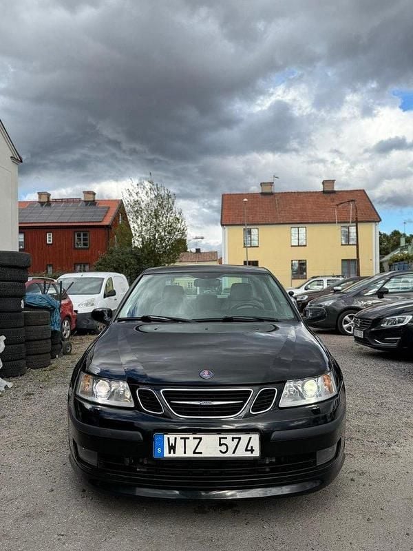 Svart Begagnad 2005 Saab 9-3 Aero Sedan | 39 500 kr (Marknadspris) - Bild 1/4