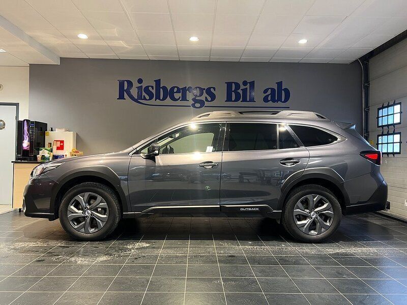 Grå Begagnad 2021 Subaru Outback SUV | 332 900 kr (Lite dyr) - Bild 1/4