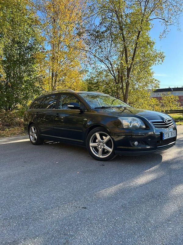 Metallic Begagnad 2007 Toyota Avensis Kombi | 30 000 kr (Marknadspris) - Bild 1/4