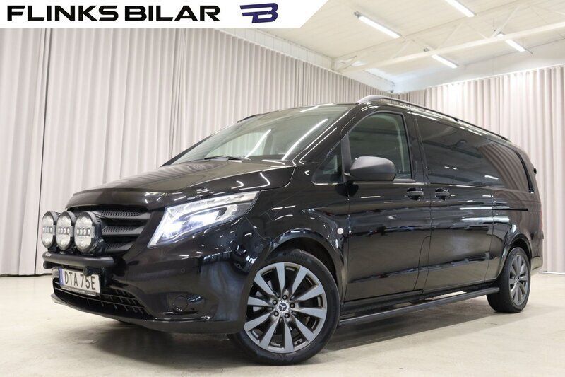 Svart (svart metallic) Begagnad 2020 Mercedes Vito Minibuss | 439 900 kr - Bild 1/4