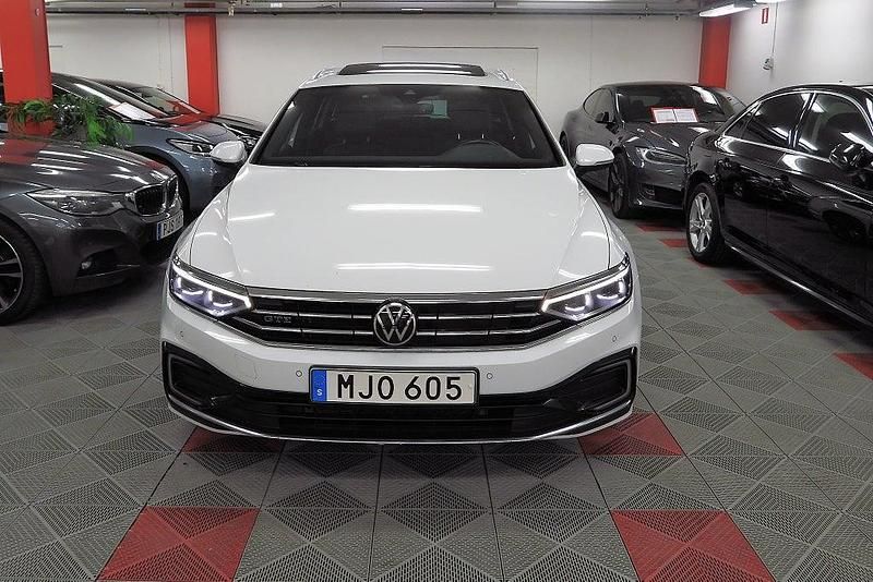 Begagnad VW Passat Executive 218 HK (160 kW) 2021 Vit Kombi
