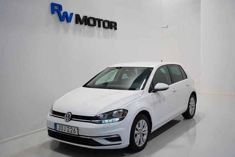 Vit Begagnad 2019 VW Golf VII Halvkombi | 118 900 kr (Bra pris) - Bild 1/4