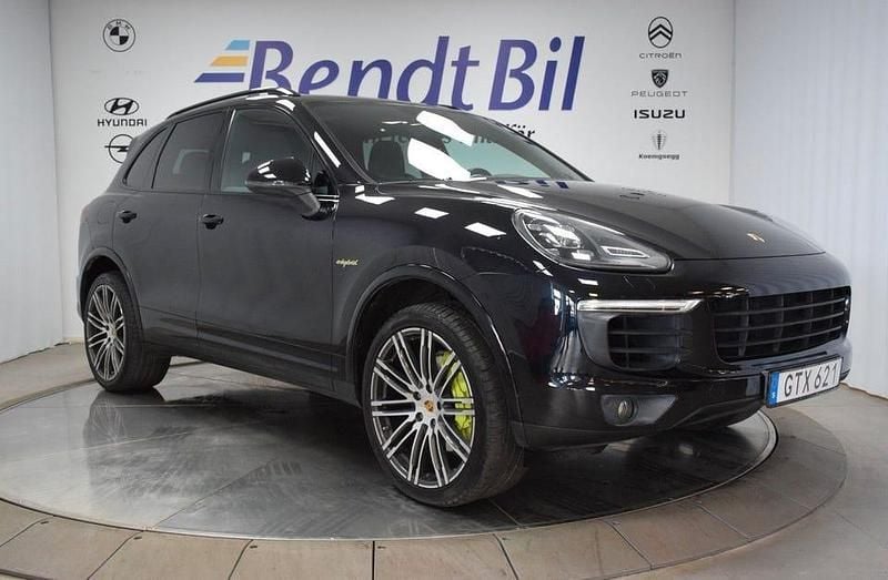 Begagnad Porsche Cayenne S E-Hybrid Platinum Edition 416 HK (305 kW) 2018 Svart SUV