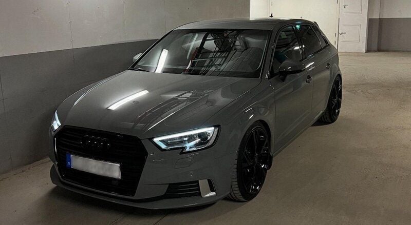 Grå Begagnad 2019 Audi A3 Sportback Sport Halvkombi | 225 000 kr (Lite dyr) - Bild 1/4