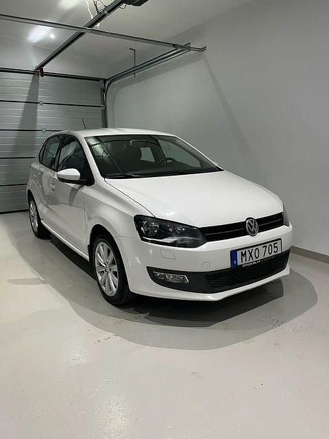 Vit Begagnad 2012 VW Polo Halvkombi | 52 500 kr (Marknadspris) - Bild 1/4
