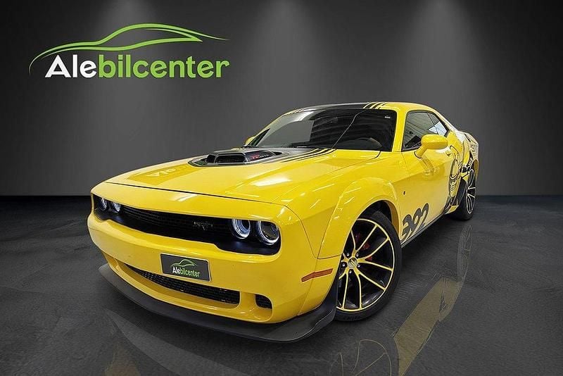 Gul Begagnad 2018 Dodge Challenger Sportkupé | 469 900 kr - Bild 1/4