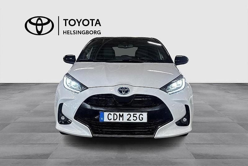 Begagnad Toyota Yaris Hybrid Style 117 HK (86 kW) 2021 Vit Halvkombi