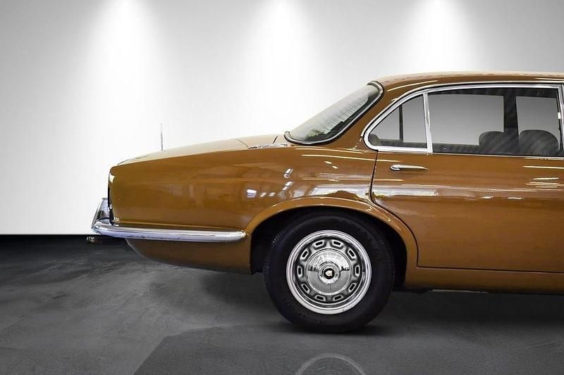 Begagnad Jaguar XJ 186 HK (136 kW) 1978 Brun Sedan