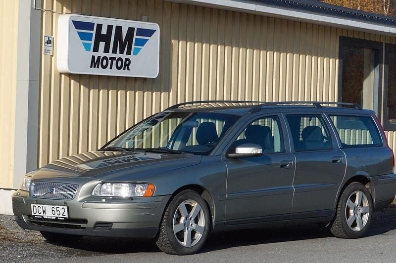 Ljusgrön (grön) Begagnad 2007 Volvo V70 Kinetic Kombi | 58 900 kr (Dyr) - Bild 1/4