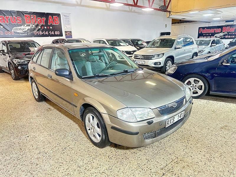 Grå Begagnad 2000 Mazda 3 Halvkombi | 29 900 kr - Bild 1/4