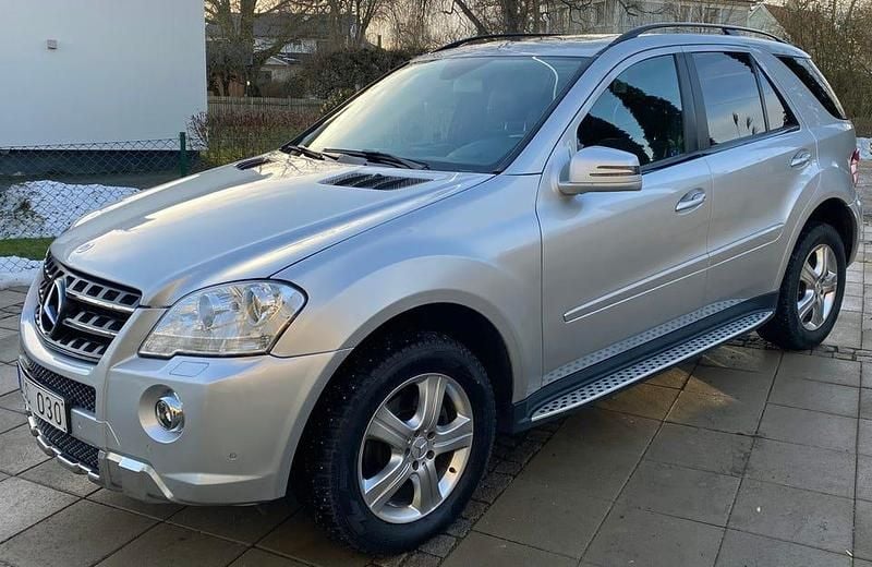 Begagnad 2011 Mercedes ML350 SUV | 135 000 kr (Superpris) - Bild 1/4