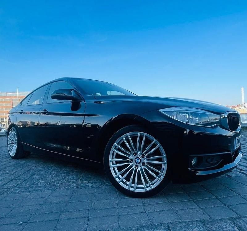 Begagnad 2016 BMW 320 Gran Turismo Halvkombi | 115 000 kr (Marknadspris) - Bild 1/4