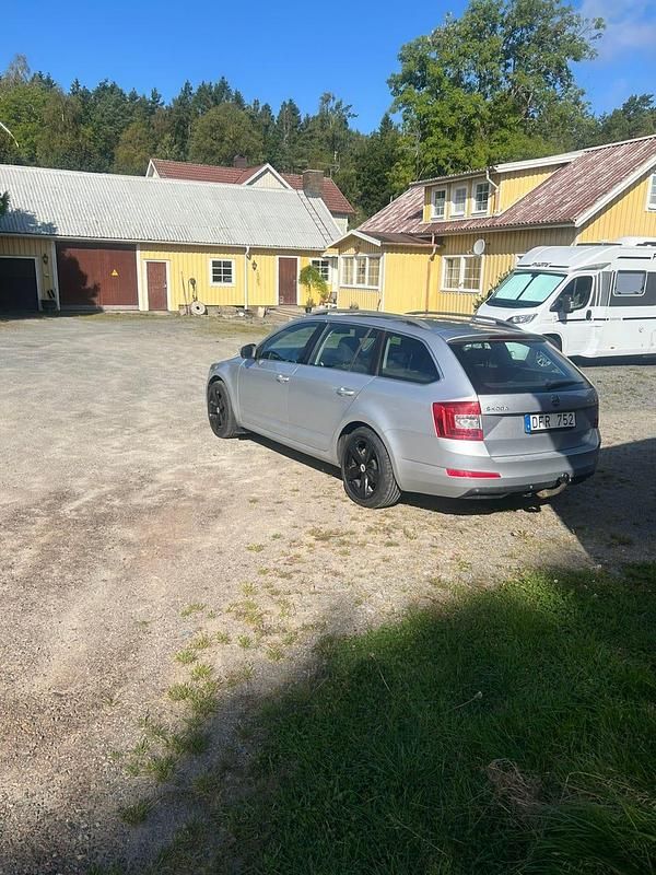 Begagnad Skoda Octavia 105 HK (77 kW) 2014 Kombi