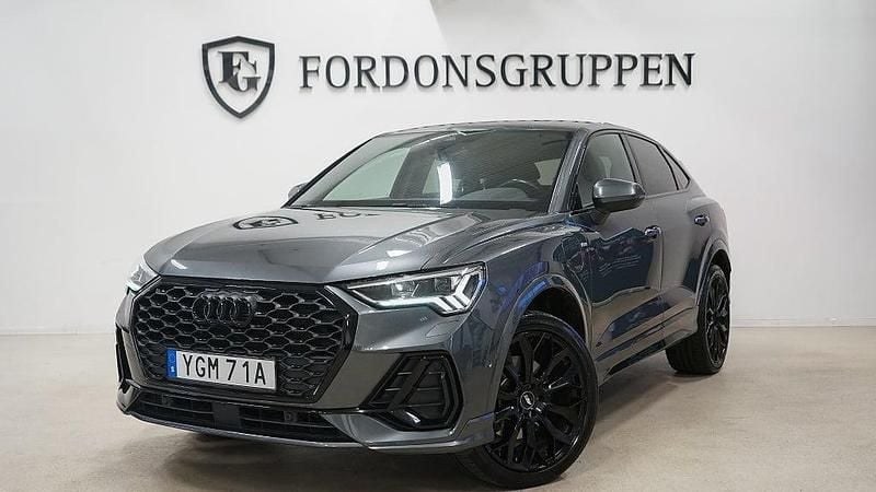 Grå Begagnad 2021 Audi Q3 Sportback S-Line SUV | 394 800 kr (Dyr) - Bild 1/4
