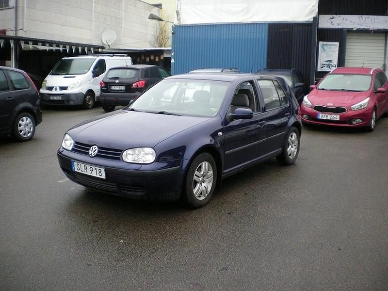 Blå Begagnad 2001 VW Golf IV Basis Halvkombi | 8 000 kr (Marknadspris) - Bild 1/4