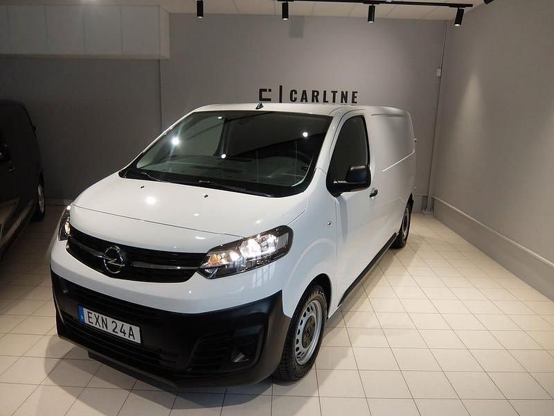 Vit (vit kaolin) Begagnad 2023 Opel Vivaro Business Van | 359 000 kr (Lite dyr) - Bild 1/4