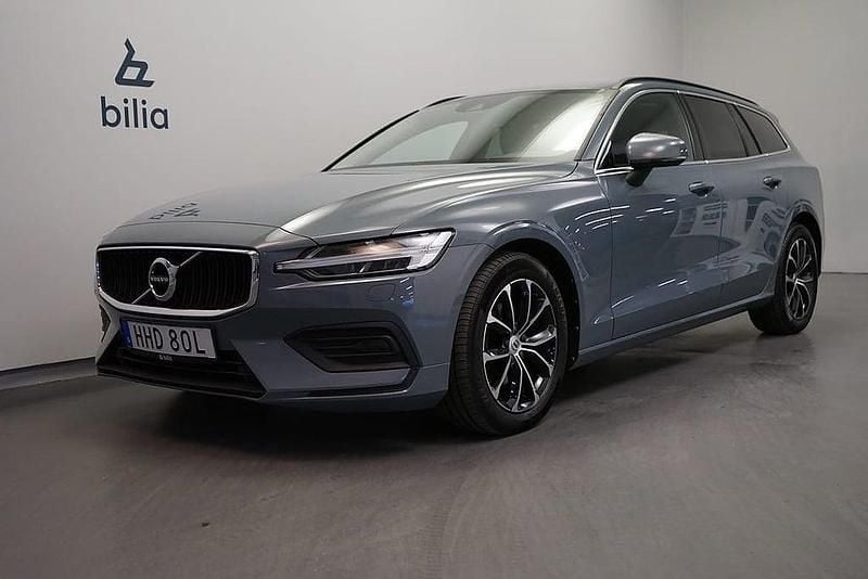Grå Begagnad 2022 Volvo V60 Pro Kombi | 279 500 kr (Superpris) - Bild 1/3