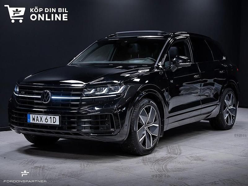 Svart Begagnad 2023 VW Touareg R SUV | 779 900 kr (Dyr) - Bild 1/4