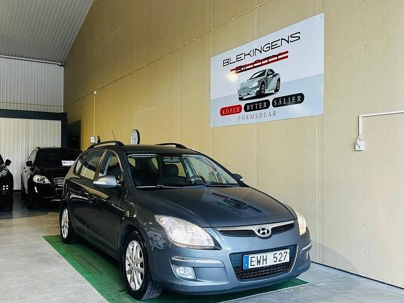Grå Begagnad 2008 Hyundai i30 Kombi | 24 900 kr (Lite dyr) - Bild 1/4