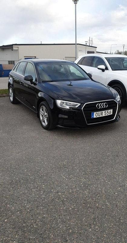 Svart Begagnad 2018 Audi A3 Proline Halvkombi | 150 000 kr (Bra pris) - Bild 1/4