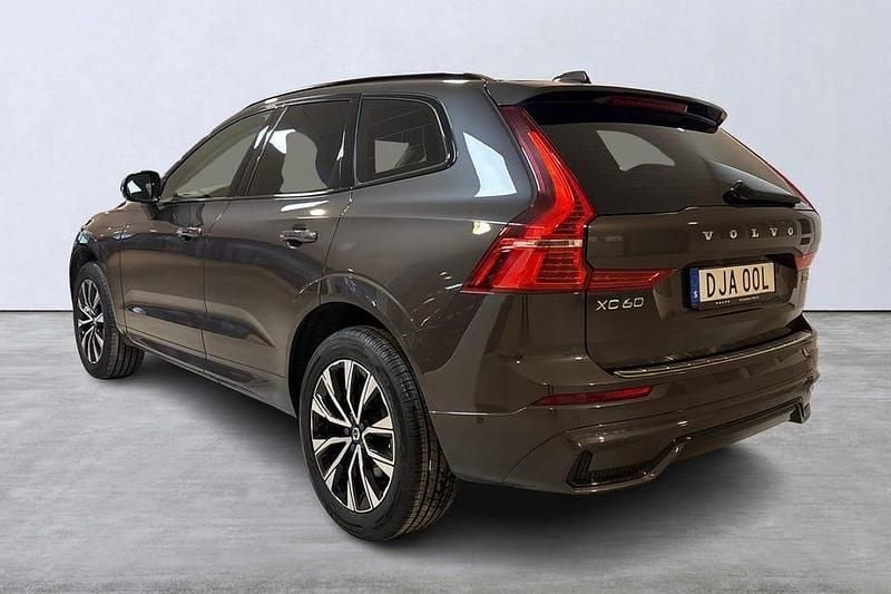 Begagnad Volvo XC60 Plus 253 HK (186 kW) 2022 Grå SUV