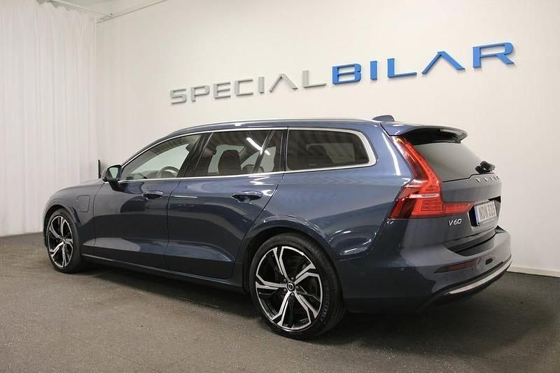 Begagnad Volvo V60 Ultimate 350 HK (257 kW) 2023 Denim blue metallic Kombi