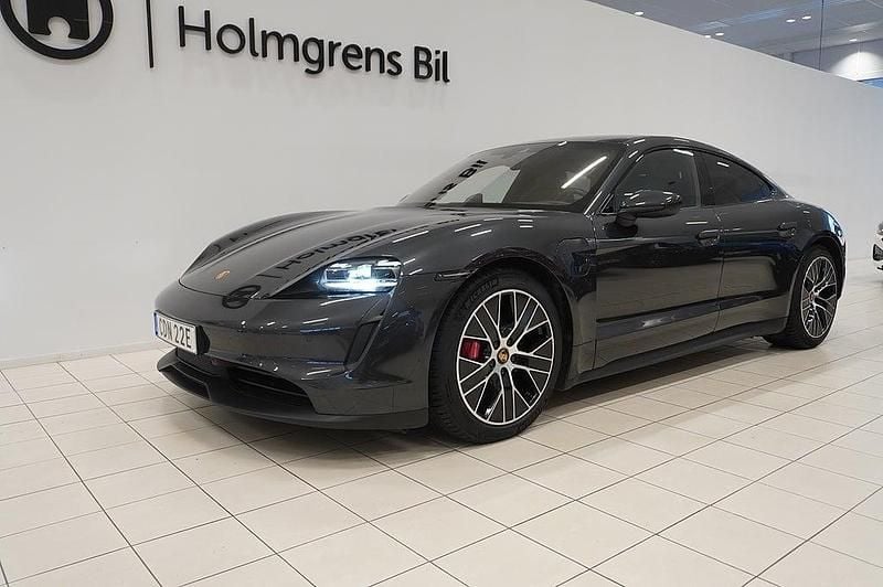 Mgrå Begagnad 2020 Porsche Taycan Sedan | 599 900 kr (Marknadspris) - Bild 1/4