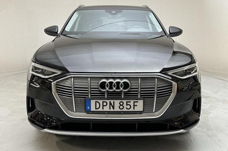 Svart Begagnad 2020 Audi e-tron Proline SUV | 310 000 kr (Bra pris) - Bild 1/4