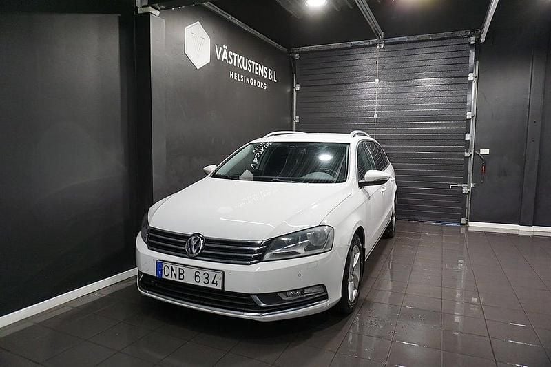 Vit Begagnad 2011 VW Passat Kombi | 59 900 kr (Marknadspris) - Bild 1/4
