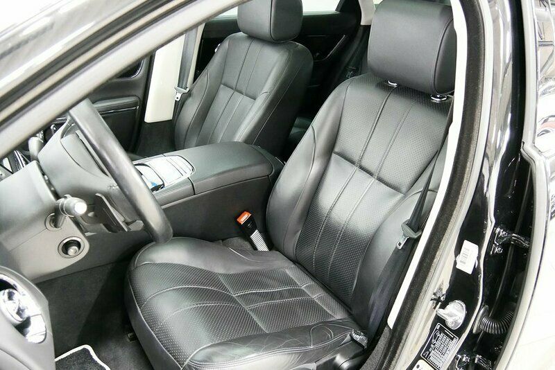 Begagnad Jaguar XJ SE 275 HK (202 kW) 2014 Svart Sedan