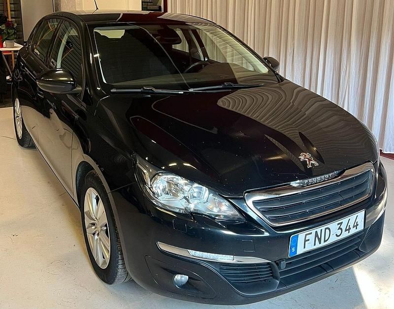 Svart Begagnad 2014 Peugeot 308 Active Halvkombi | 99 900 kr (Marknadspris) - Bild 1/4
